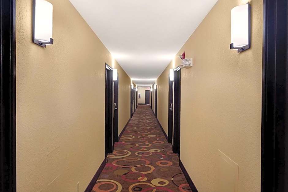 Super 8 by Wyndham Joplin