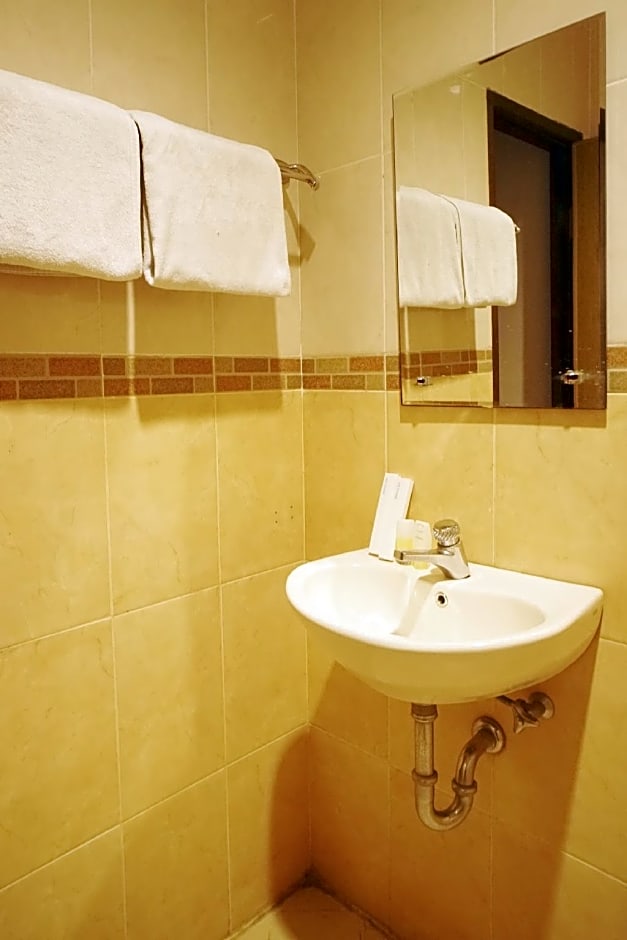 Capital O 142 Hotel Al Furqon Syariah