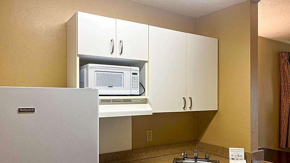 Studio 6 Chantilly VA Washington Dulles Airport