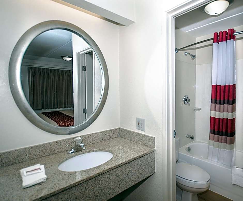 Red Roof Inn Philadelphia - Oxford Valley