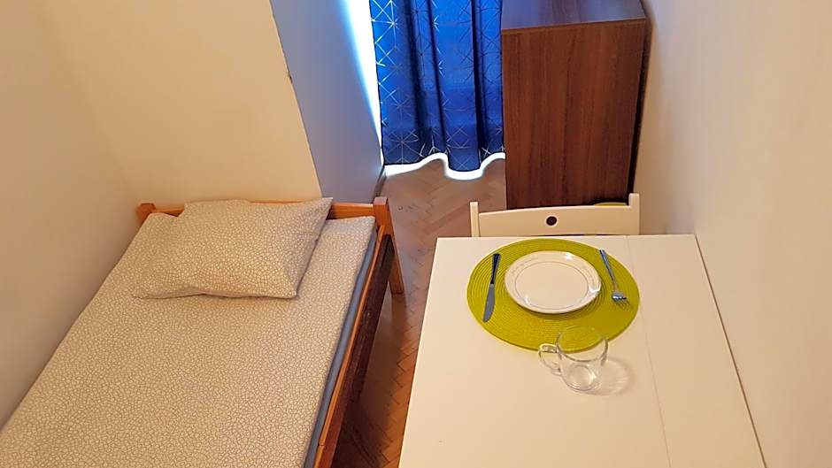 Niebieski Meander Pokoje blisko metra