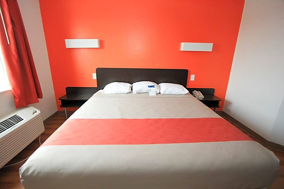 Motel 6-San Antonio, TX - Downtown - Alamo Dome