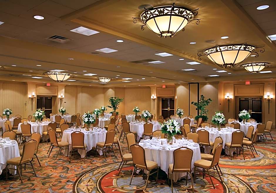 Anaheim Majestic Garden Hotel