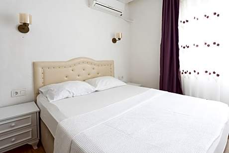 Apartment with Garden View