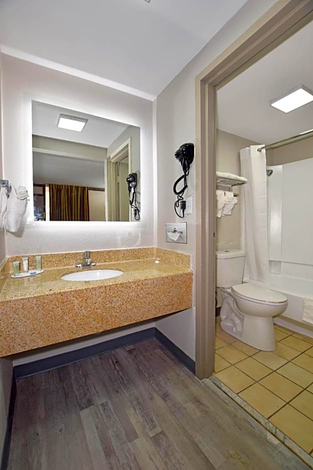 Days Inn by Wyndham Midland
