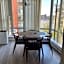 1BD+Den condo, with free parking in Downtown!