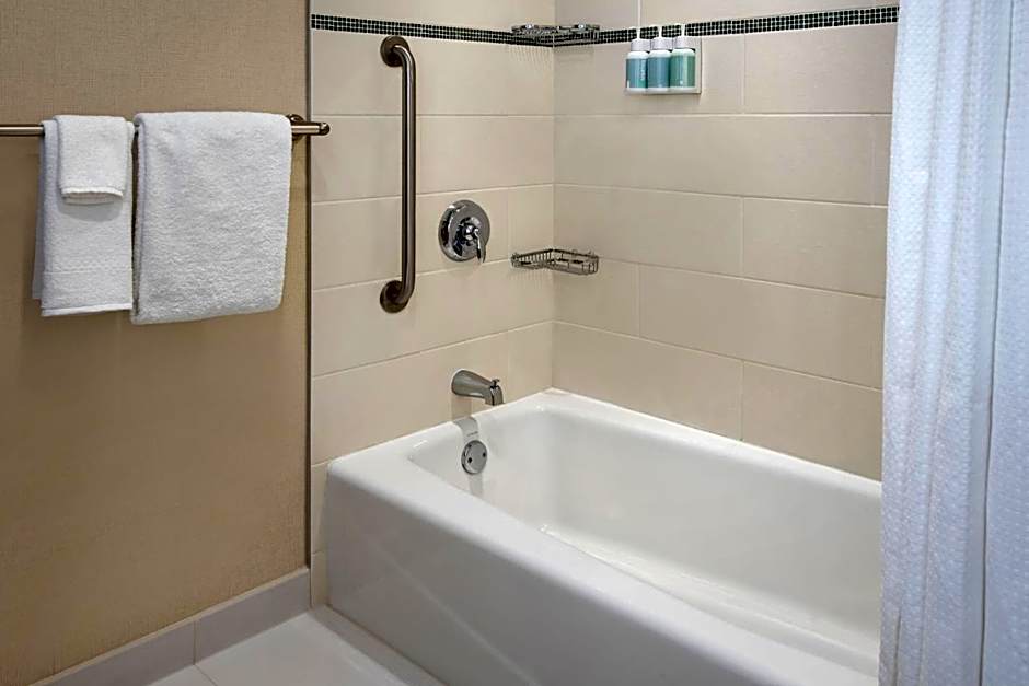 Courtyard by Marriott Philadelphia South at The Navy Yard