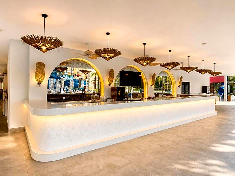 Blue Wave Suite Hotel