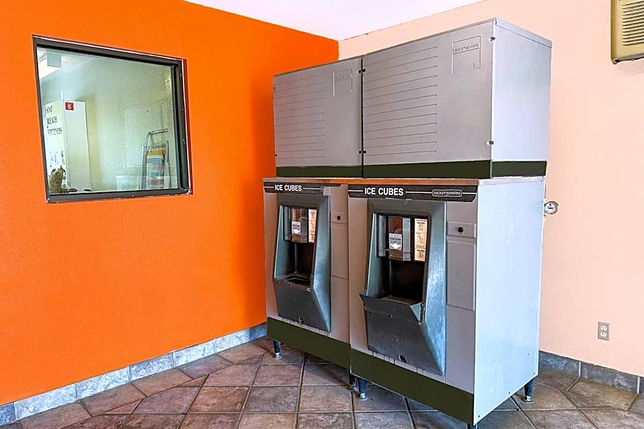 Luxury Inn By OYO Albany