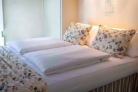 One-Bedroom Apartment with Lake View