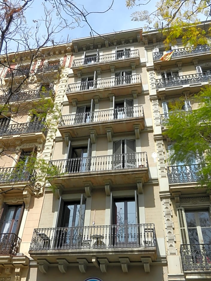 Grandom Suites