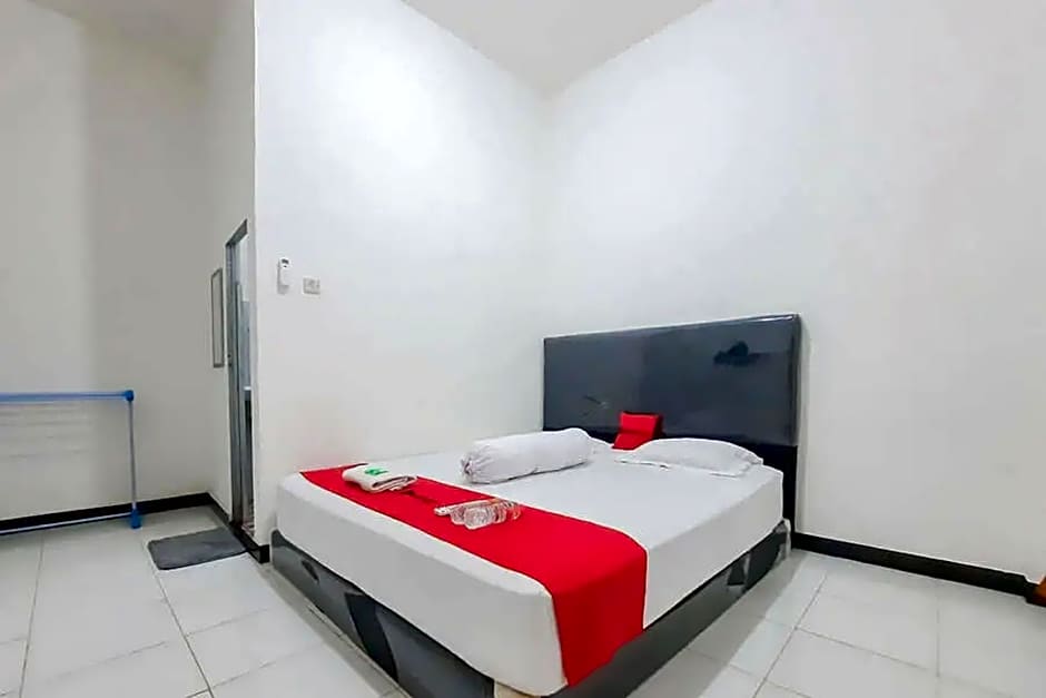 RedDoorz @ Permana Homestay near Supadio Airport Pontianak