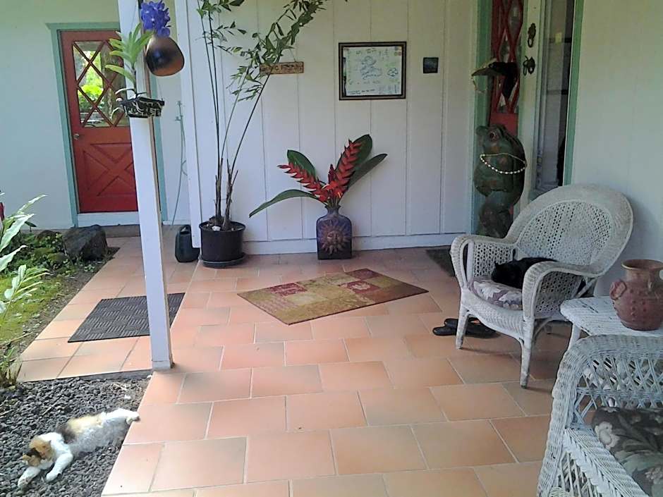 Lava Tree Tropic Inn