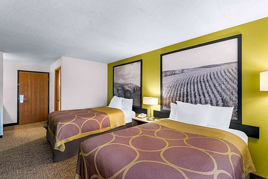 Super 8 by Wyndham Oelwein