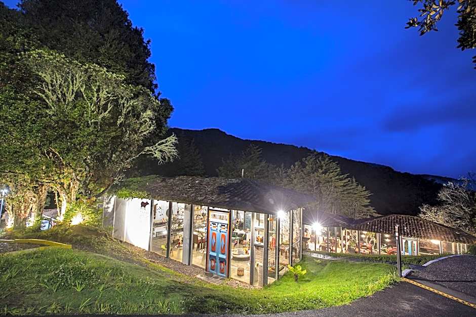 Dantica Cloud Forest Lodge