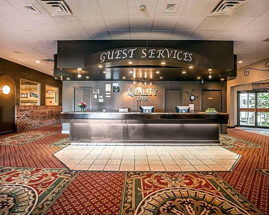 Quality Inn & Conference Centre Red Deer - 50th Avenue