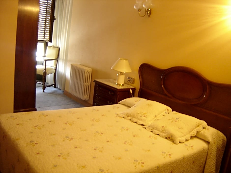 Foto 1 von 3 von Standard 1 Double Bed or 2 Beds