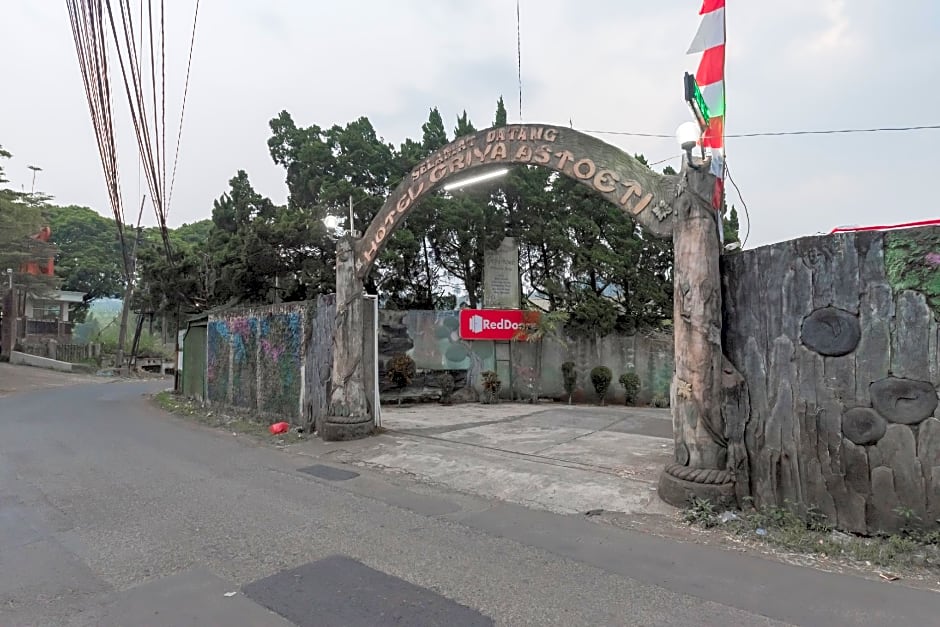 RedDoorz Plus @ Hotel Griya Astoeti