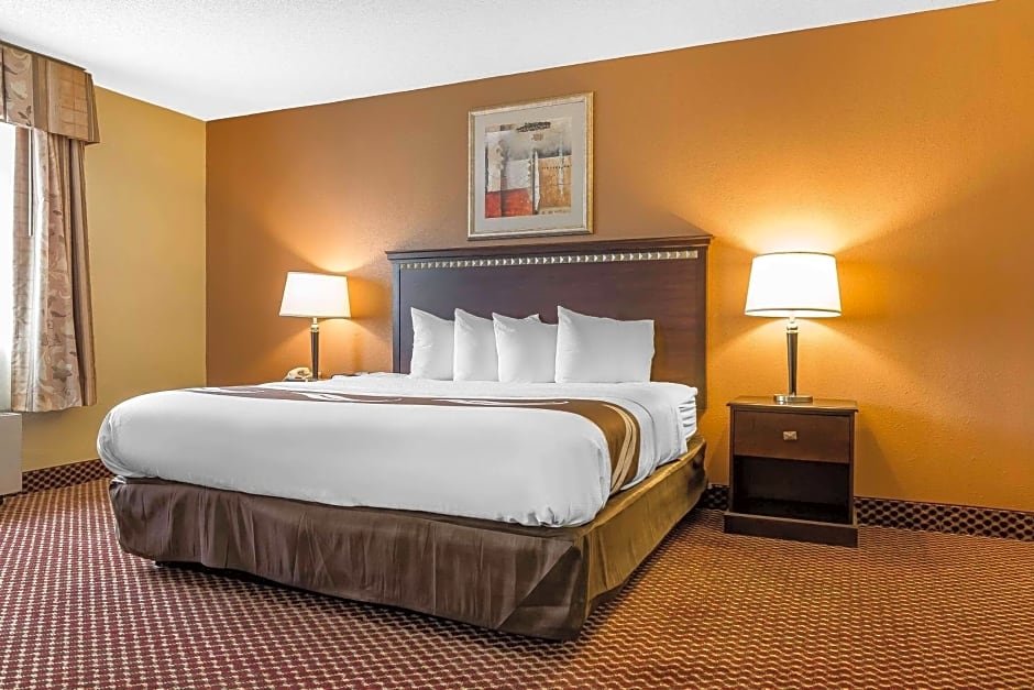 Quality Inn & Suites Bloomington University Area