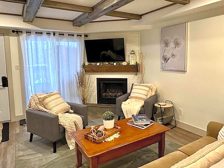 Beautiful tranquil centrally located condo