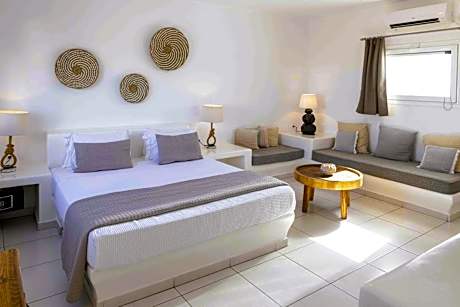 Camelia - Panoramic Two-Bedroom Villa with Hot Tub and Caldera View