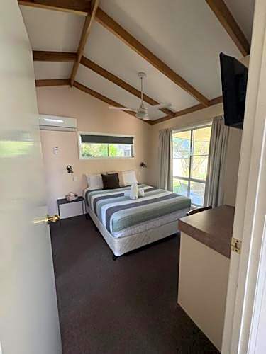 Mitchell Motel & Cabins