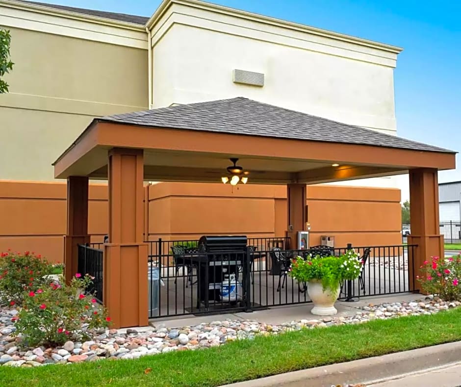 Sonesta Simply Suites Wichita Airport