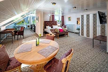 Junior King Suite with Balcony and Fireplace