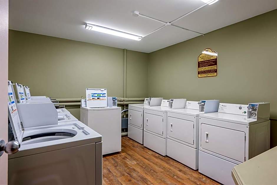 ML 343 Ski-InOut Island Kitchen Steps to Ballhooter Sleeps 6