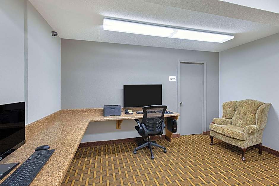 Ramada by Wyndham Bowling Green