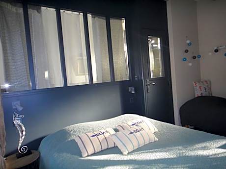 Family Room with Shared Bathroom (3 Adults 1 Child)