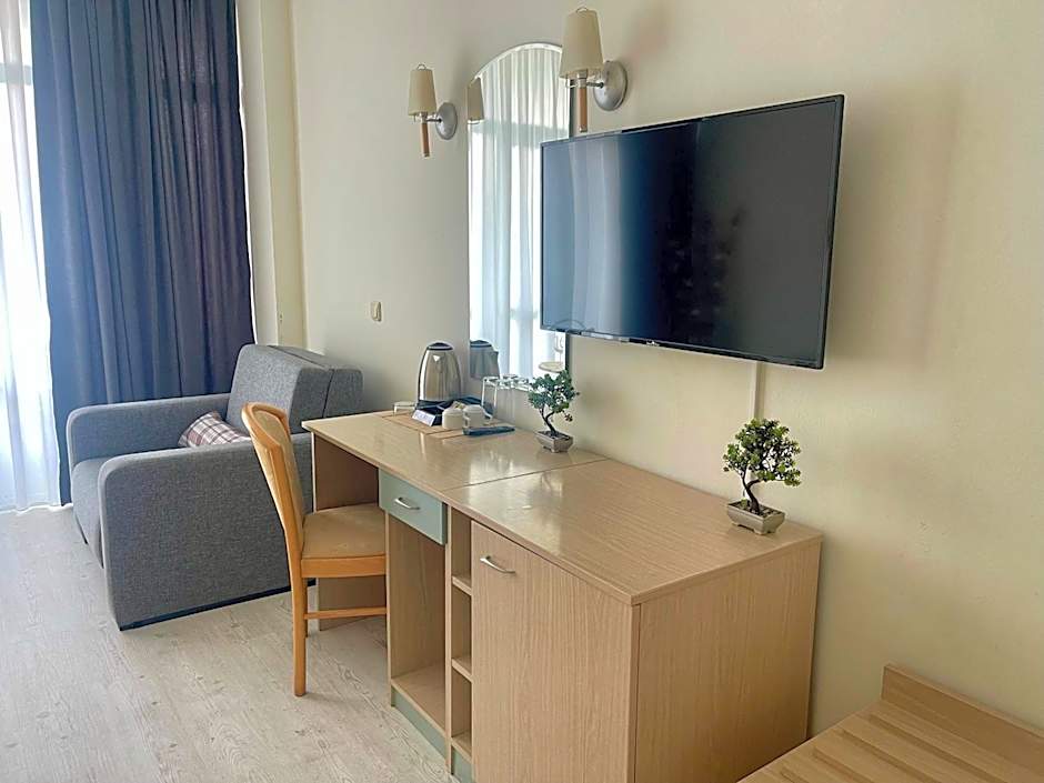 Grand Hotel Nirvana - All Inclusive & Free Beach Access