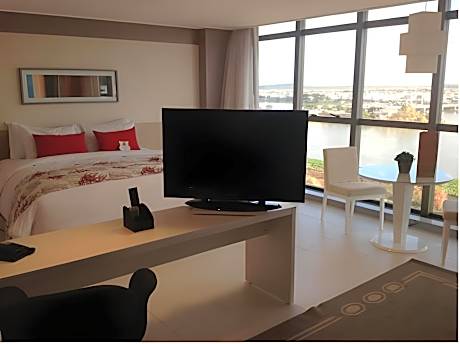 Standard 1 Queen Bed Non Smoking