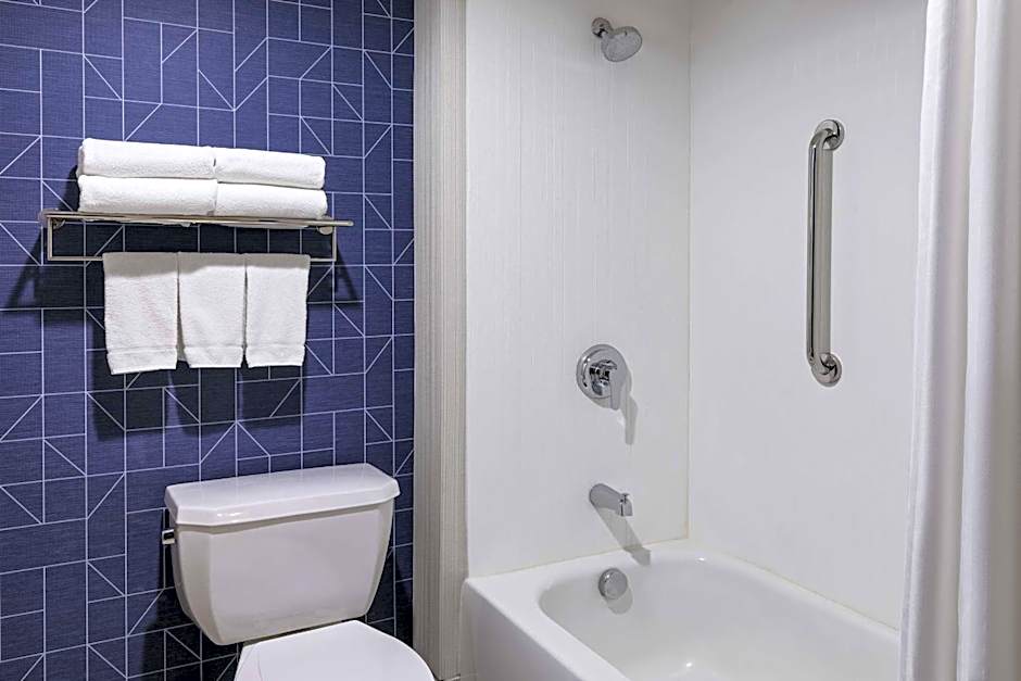 Spark by Hilton Denver International Airport