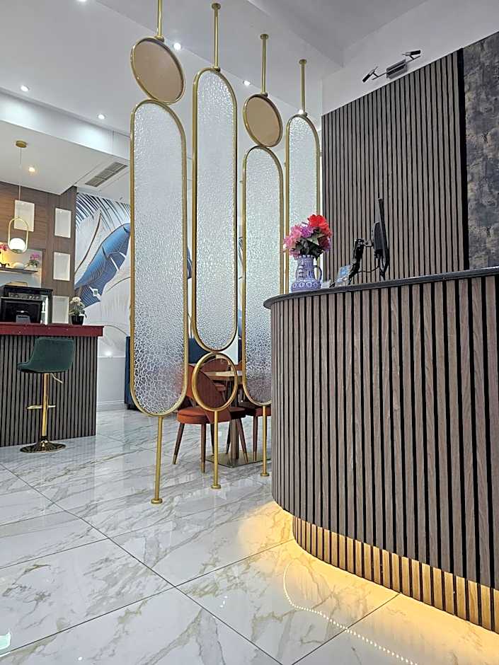 Cromwell International Hotel