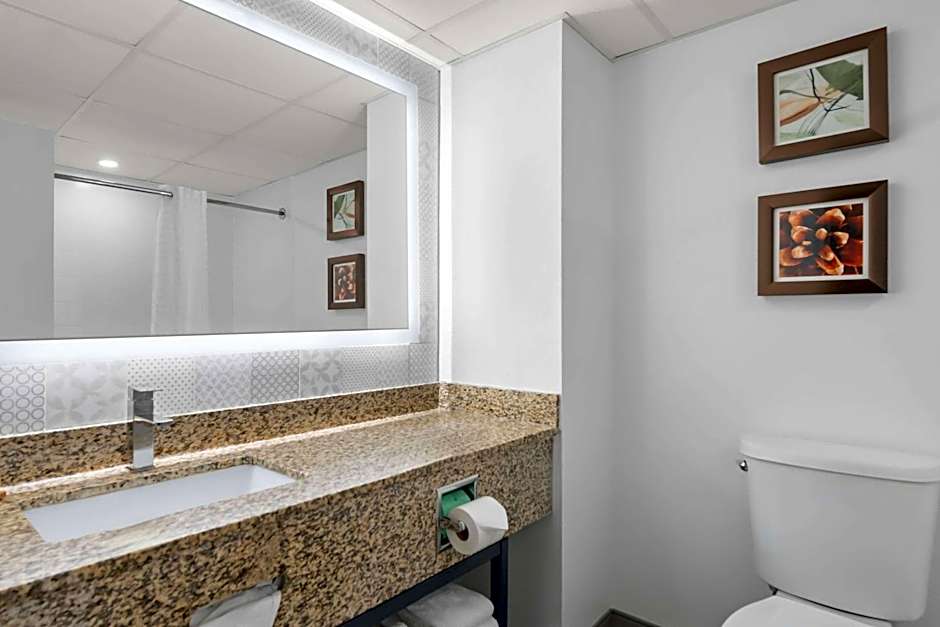 Country Inn & Suites by Radisson, Coon Rapids, MN