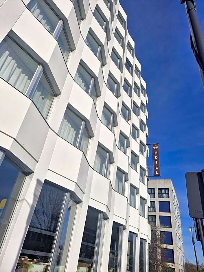 B&B HOTEL Massy Gare TGV