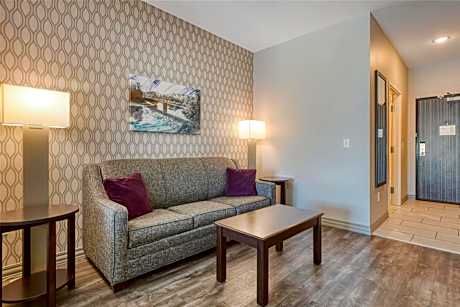 Queen Suite with Two Queen Beds with Sofa Bed