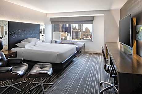 King Room with Accessible Shower - Disability Access