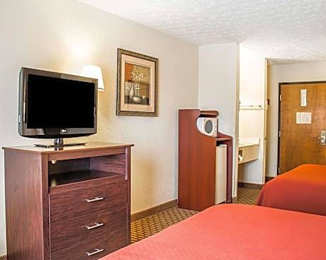 Queen Room with Two Queen Beds - Smoking