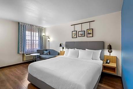 King Room with Roll-In Shower - Non Smoking