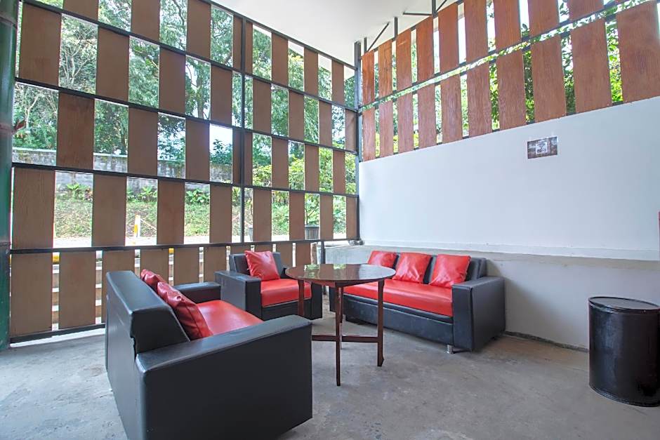 OYO 3283 Bwalk Hotel