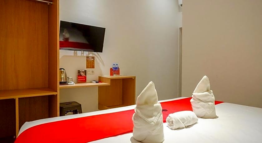 RedDoorz Plus @ Losari Makassar