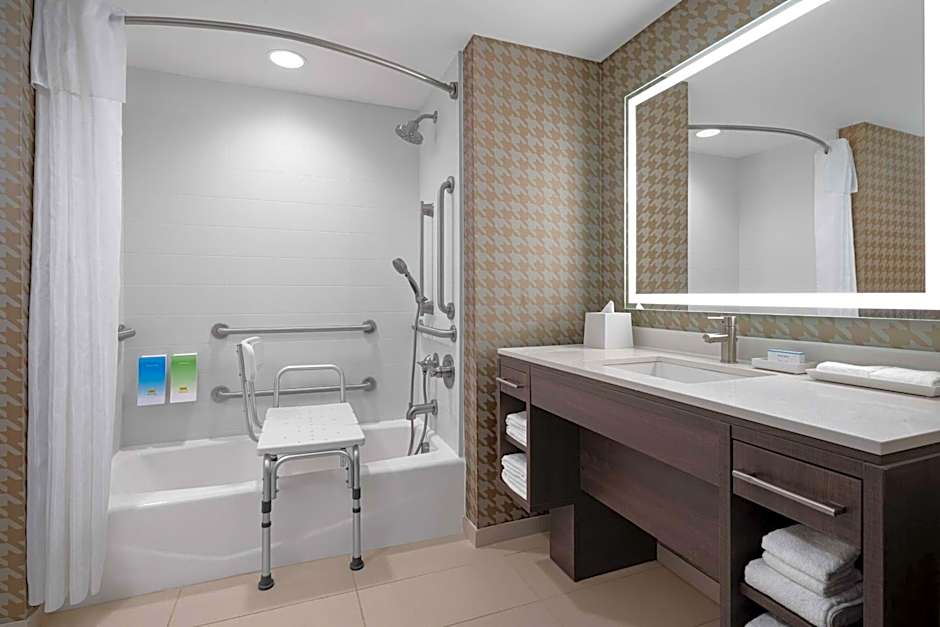 Home2 Suites by Hilton Des Moines at Drake University