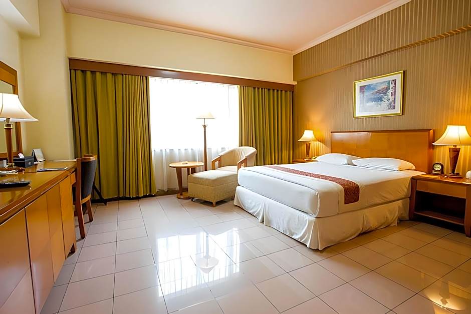  Asuka Hotel MM2100 Industrial Town