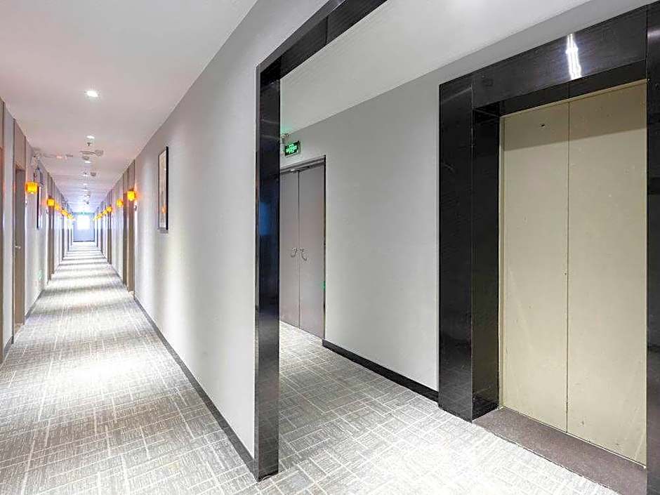 7 Days Premium Nanchang Train Station