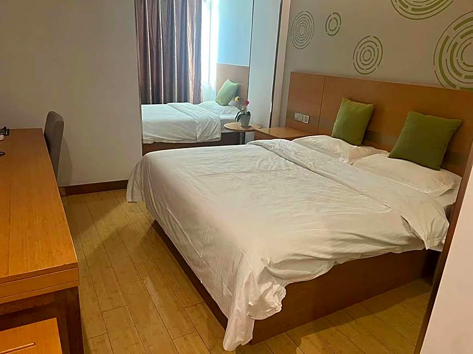 GreenTree Inn Fuyang Technician College