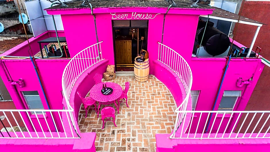 Mala Vecindad Beer Hotel