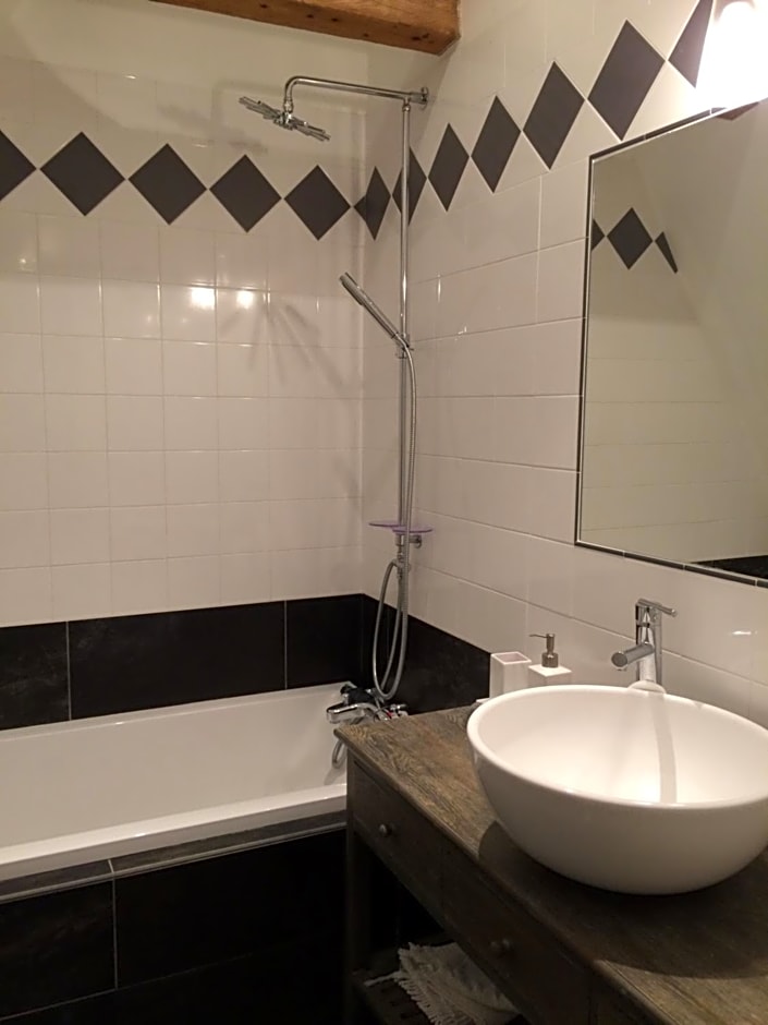 La Moulinière, jolie longère du XVIIè 25, chemin de la Source