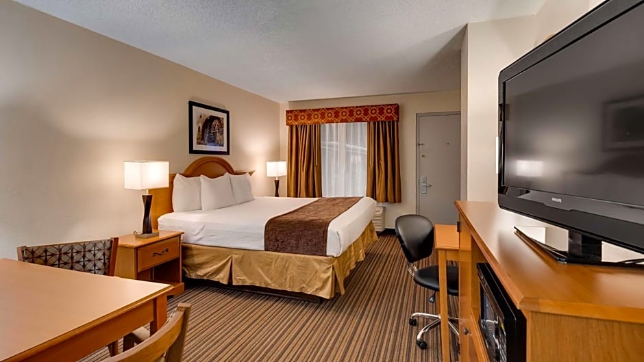 Best Western War Bonnet Inn